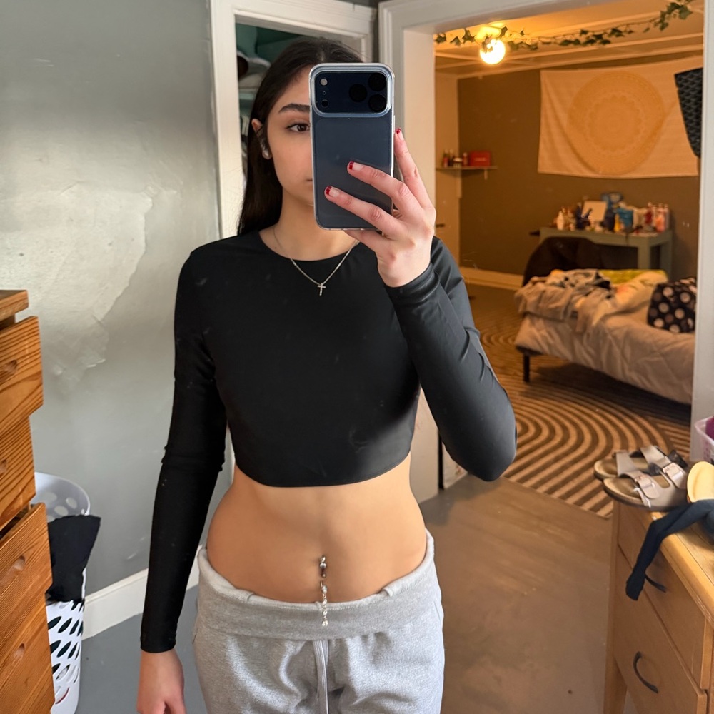Black Long Sleeve Crop Top
